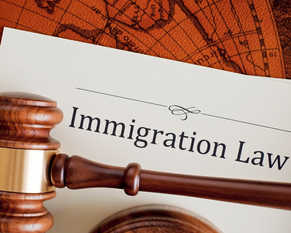 Чим допоможе міграційний адвокат?